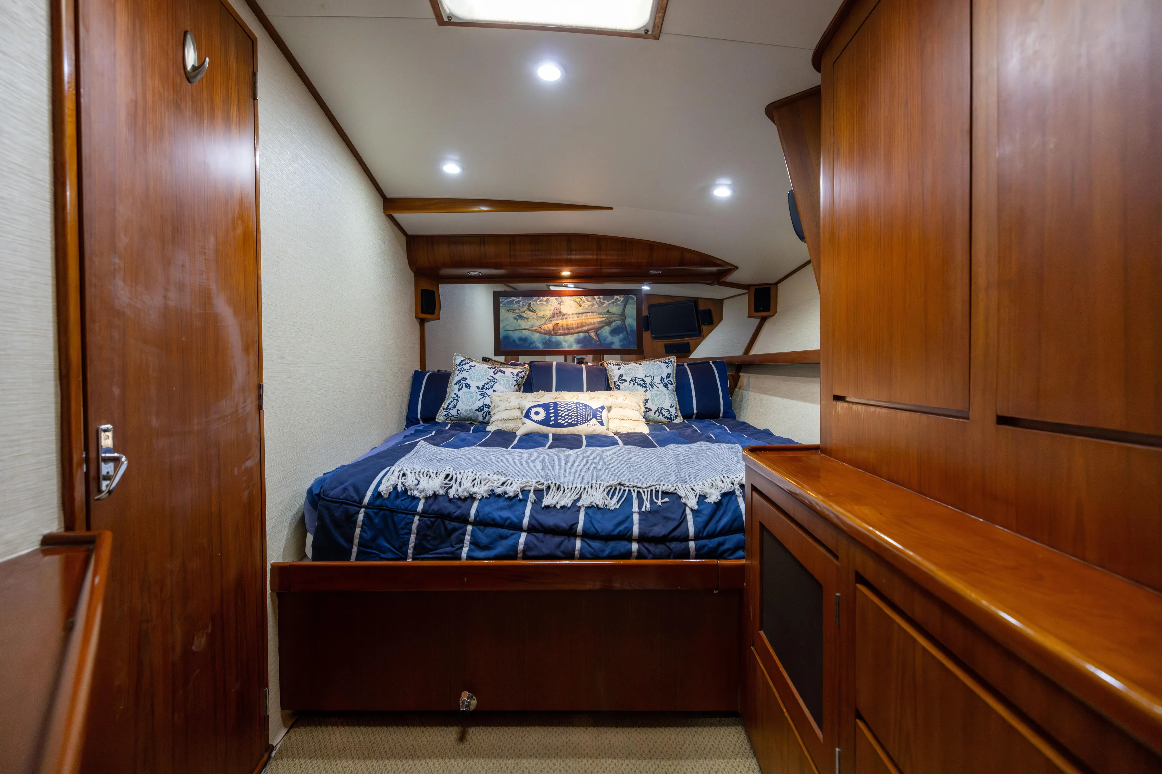 Lay Line Yacht Photos Pics Luxurious cabin interior of 1996 Jim Smith 60 Sportfish yacht with cozy bedding.