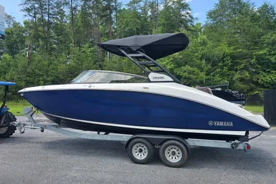 Yamaha Boats 252 SE