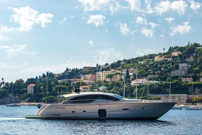 Pershing 80