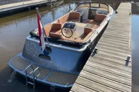 2022 GS 27 boat docked, featuring sleek design and comfortable seating.