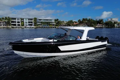 Aviara AV36 Outboard