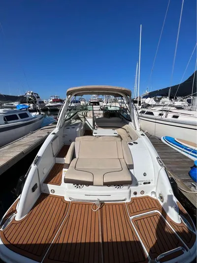  Yacht Photos Pics 2009 Formula 310 BR boat docked, featuring spacious deck and seating under clear blue sky.