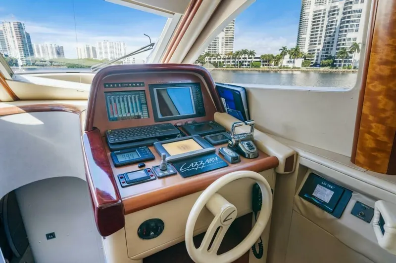  Yacht Photos Pics 2004 Lazzara Yachts 80 - Image 42