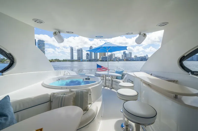  Yacht Photos Pics 2004 Lazzara Yachts 80 - Image 52