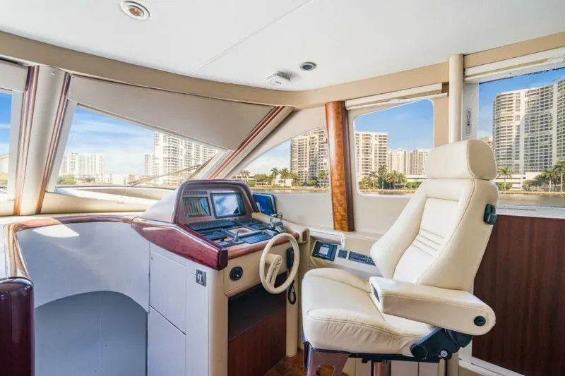  Yacht Photos Pics 2004 Lazzara Yachts 80 - Image 41