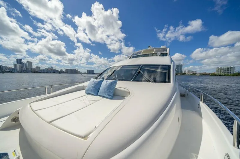  Yacht Photos Pics 2004 Lazzara Yachts 80 - Image 60