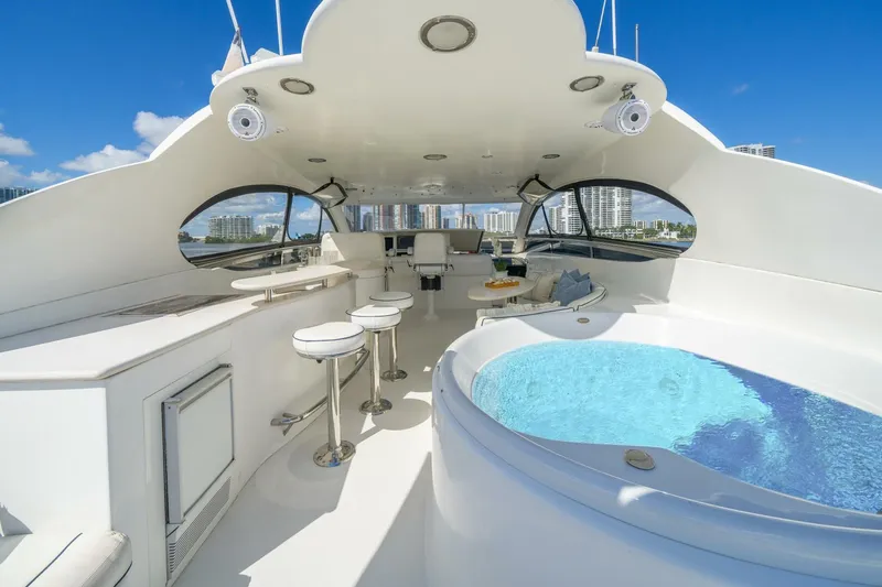  Yacht Photos Pics 2004 Lazzara Yachts 80 - Image 54