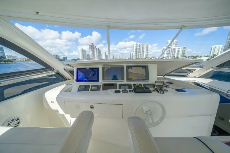  Yacht Photos Pics 2004 Lazzara Yachts 80 - Image 57