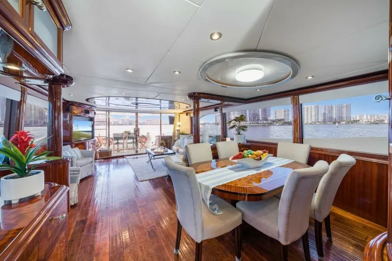  Yacht Photos Pics 2004 Lazzara Yachts 80 - Image 18