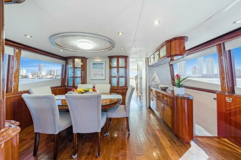  Yacht Photos Pics 2004 Lazzara Yachts 80 - Image 20