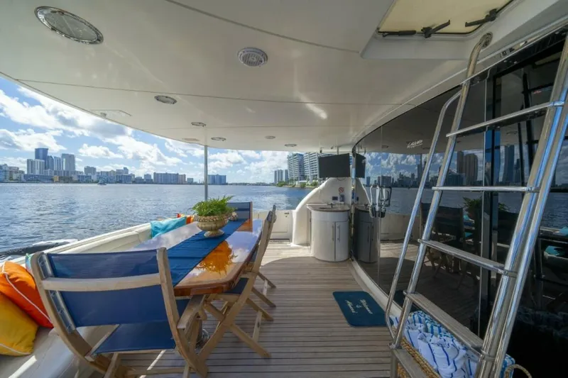  Yacht Photos Pics 2004 Lazzara Yachts 80 - Image 12