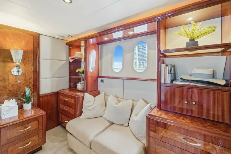  Yacht Photos Pics 2004 Lazzara Yachts 80 - Image 29