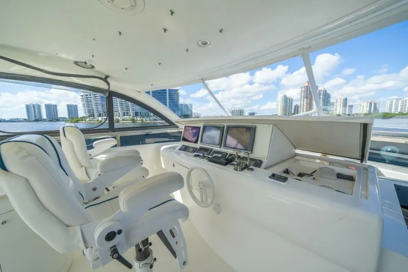  Yacht Photos Pics 2004 Lazzara Yachts 80 - Image 56