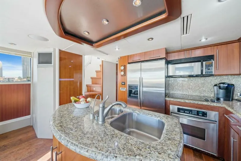  Yacht Photos Pics 2004 Lazzara Yachts 80 - Image 39