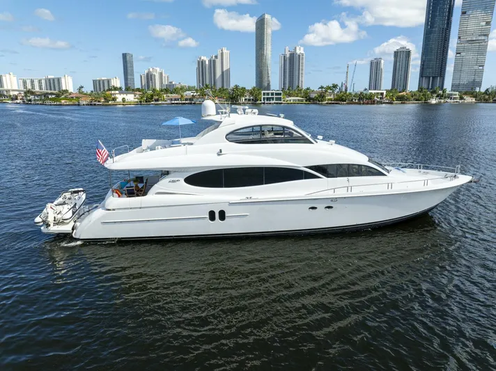  Yacht Photos Pics 2004 Lazzara Yachts 80 - Image 4