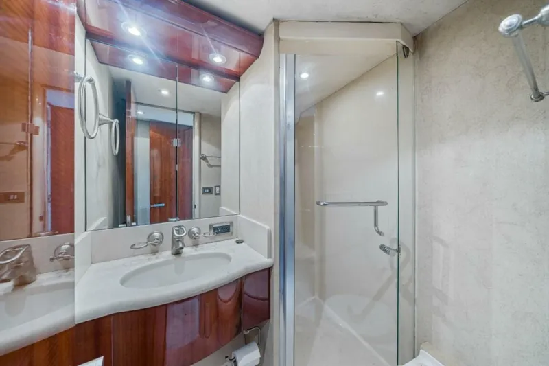  Yacht Photos Pics 2004 Lazzara Yachts 80 - Image 47