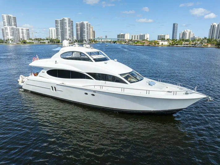  Yacht Photos Pics 2004 Lazzara Yachts 80 - Image 5