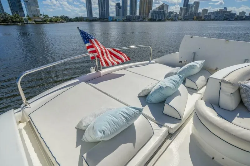  Yacht Photos Pics 2004 Lazzara Yachts 80 - Image 55