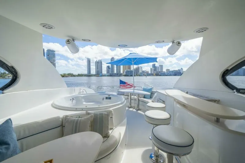  Yacht Photos Pics 2004 Lazzara Yachts 80 - Image 48