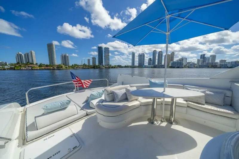  Yacht Photos Pics 2004 Lazzara Yachts 80 - Image 51