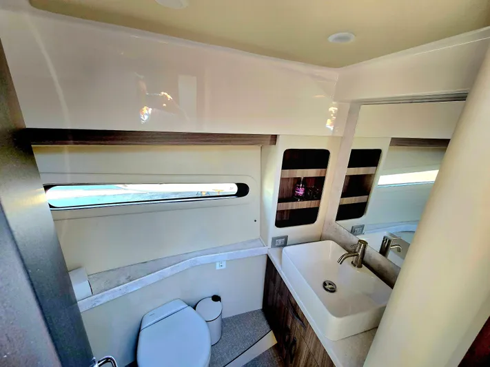  Yacht Photos Pics 2021 REGAL 38 XO - Image 16