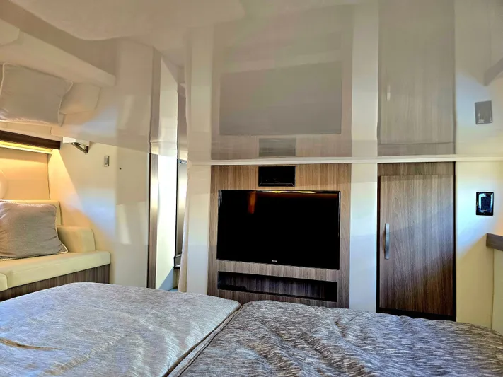  Yacht Photos Pics 2021 REGAL 38 XO - Image 22