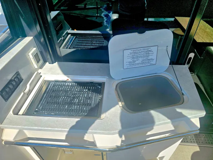  Yacht Photos Pics 2021 REGAL 38 XO - Image 9