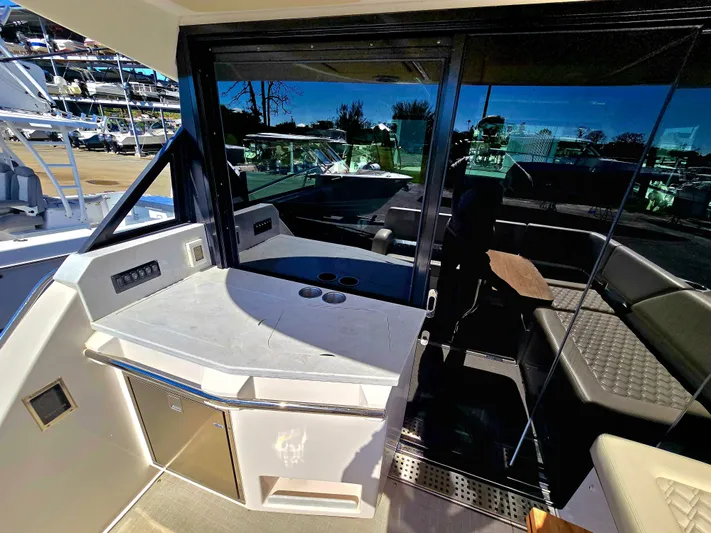  Yacht Photos Pics 2021 REGAL 38 XO - Image 8