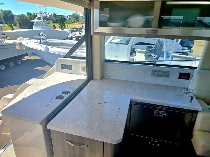  Yacht Photos Pics 2021 REGAL 38 XO - Image 13