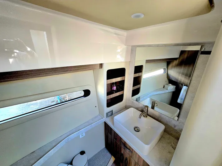  Yacht Photos Pics 2021 REGAL 38 XO - Image 17