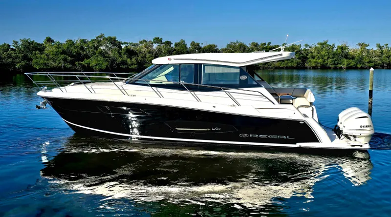  Yacht Photos Pics 2021 REGAL 38 XO - Image 2