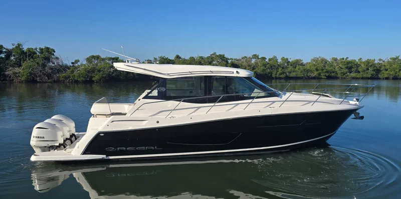  Yacht Photos Pics 2021 REGAL 38 XO - Image 4