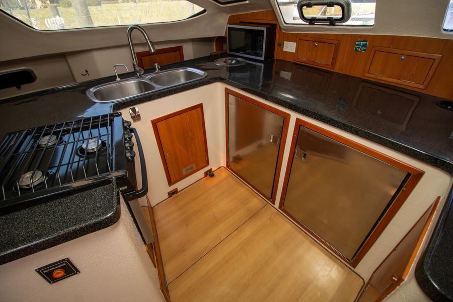 2008 Admiral 38