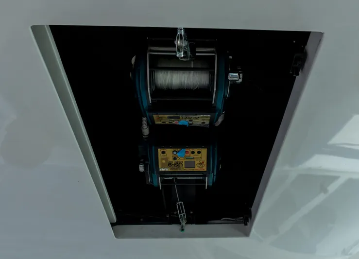 Miss Shell Yacht Photos Pics Electric fishing reel on a 2008 Cabo 38 Express boat.