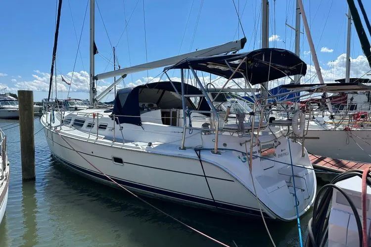 Mischievous Mermaid Yacht Photos Pics 2004 Hunter Aft Cockpit - Image 2