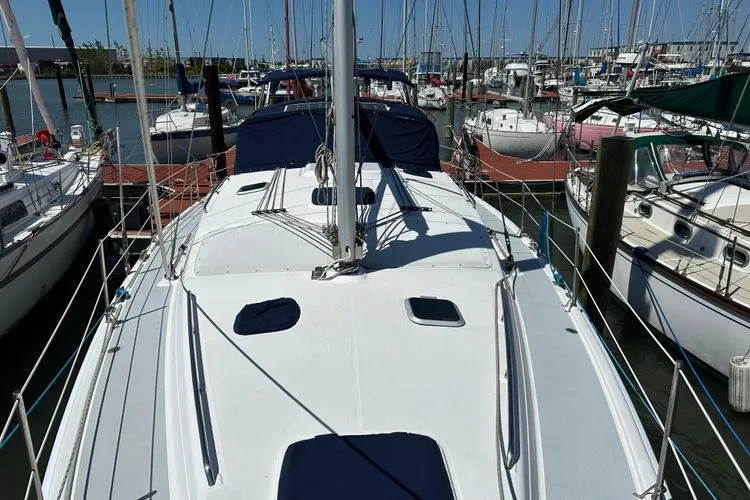 Mischievous Mermaid Yacht Photos Pics 2004 Hunter Aft Cockpit - Image 4