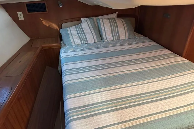 Mischievous Mermaid Yacht Photos Pics 2004 Hunter Aft Cockpit - Image 22