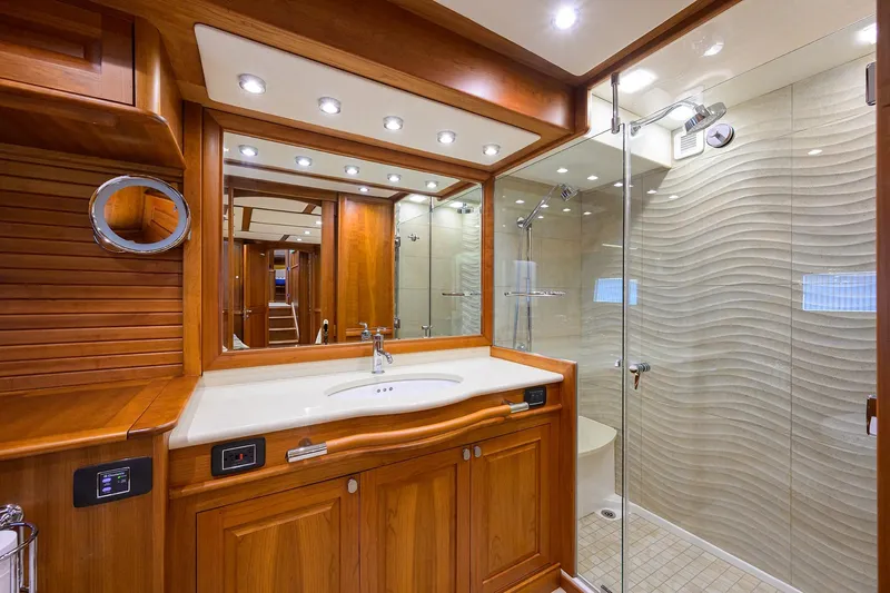 Sandcrab Yacht Photos Pics Sabre 66 SANDCRAB - Head