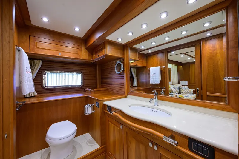 Sandcrab Yacht Photos Pics Sabre 66 SANDCRAB - Head