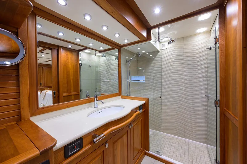 Sandcrab Yacht Photos Pics Sabre 66 SANDCRAB - Head