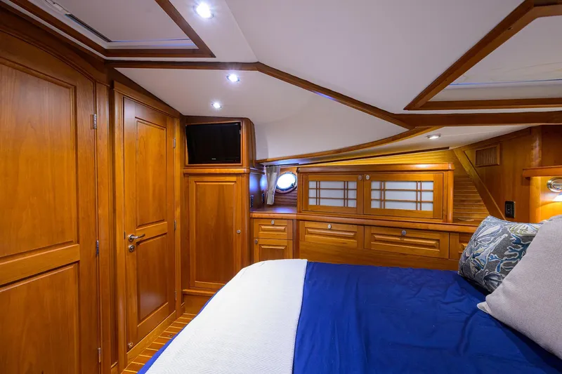 Sandcrab Yacht Photos Pics Sabre 66 SANDCRAB - Forward Stateroom Berth