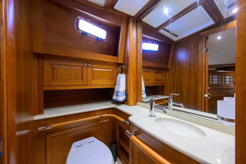 Sandcrab Yacht Photos Pics Sabre 66 SANDCRAB - Head