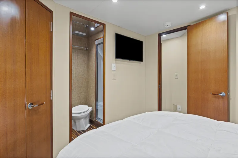 Blacksmith Yacht Photos Pics Interior of 2008 Hatteras 60 Convertible yacht with bedroom and ensuite bathroom.