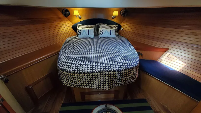 Pelican Yacht Photos Pics Master Stateroom Forward