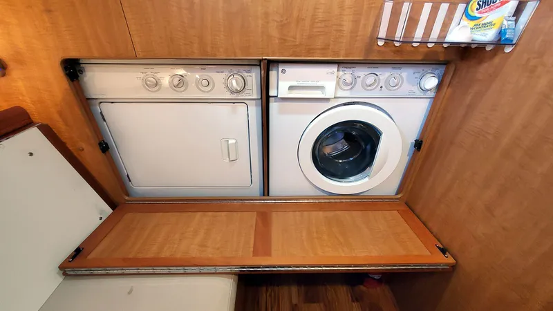 Pelican Yacht Photos Pics Guest Stateroom Ships Laundry