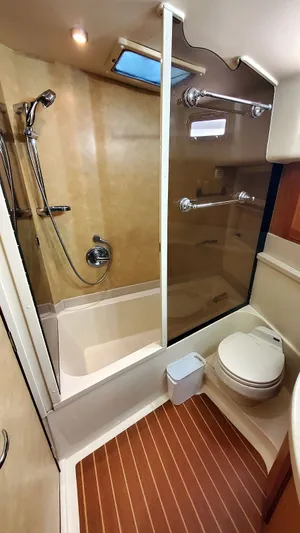 Pelican Yacht Photos Pics Head Shower Tub and Vanity