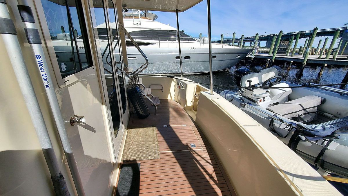2007 Mainship 43 