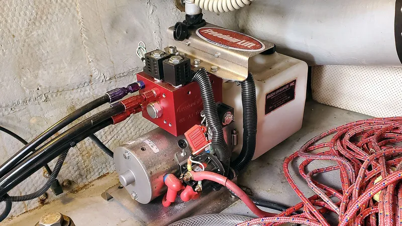 Pelican Yacht Photos Pics Freedom Lift