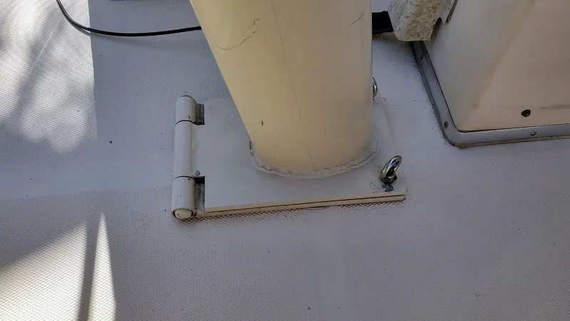 Pelican Yacht Photos Pics Hinged Radar Mast