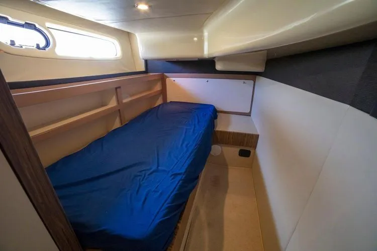 Rumble Bee Yacht Photos Pics 2015 Azimut Magellano 43 - Image 15